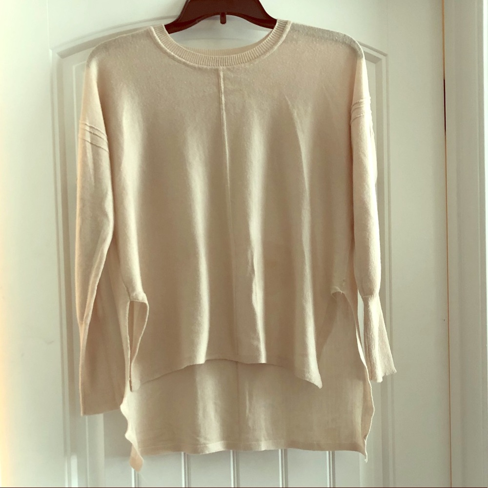 Beautiful Champagne Light Gold Sweater Small